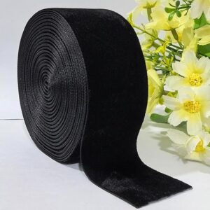 cinta de terciopeloQ135.00 cinta de terciopelo  Longitud: 3 yardas Ancho: 1 1/2 pulgadas aproximadamente Color: negro que se muestra en la imagen Material: poliéster Ideal para envolver regalos, decoración de cajas, hacer lazos, recortar costura, decoración de bodas...  Enviamos a toda la republica pago contra entrega. Aceptamos tarjeta de crédito y debito.